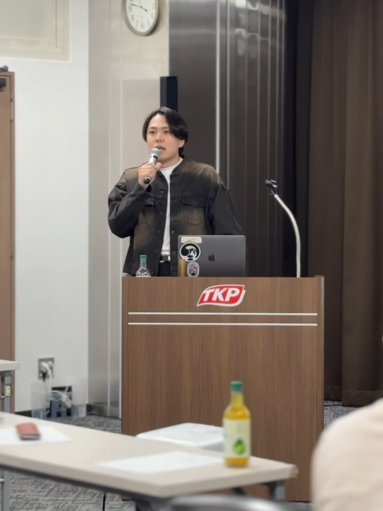 MYFXの講義で受講生へ説明する代表